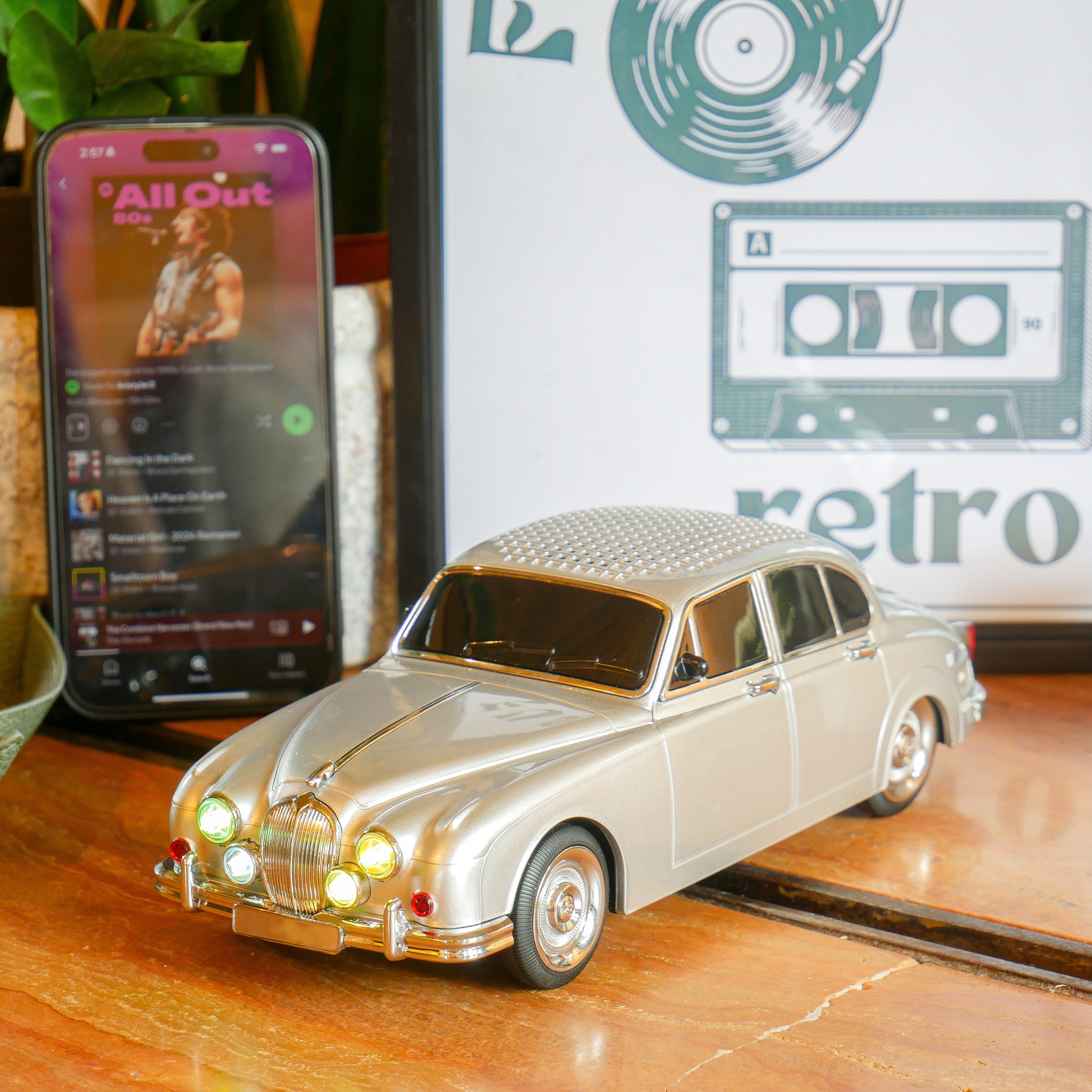Classic MKII Retro Car Bluetooth Speaker & FM Radio - Silver