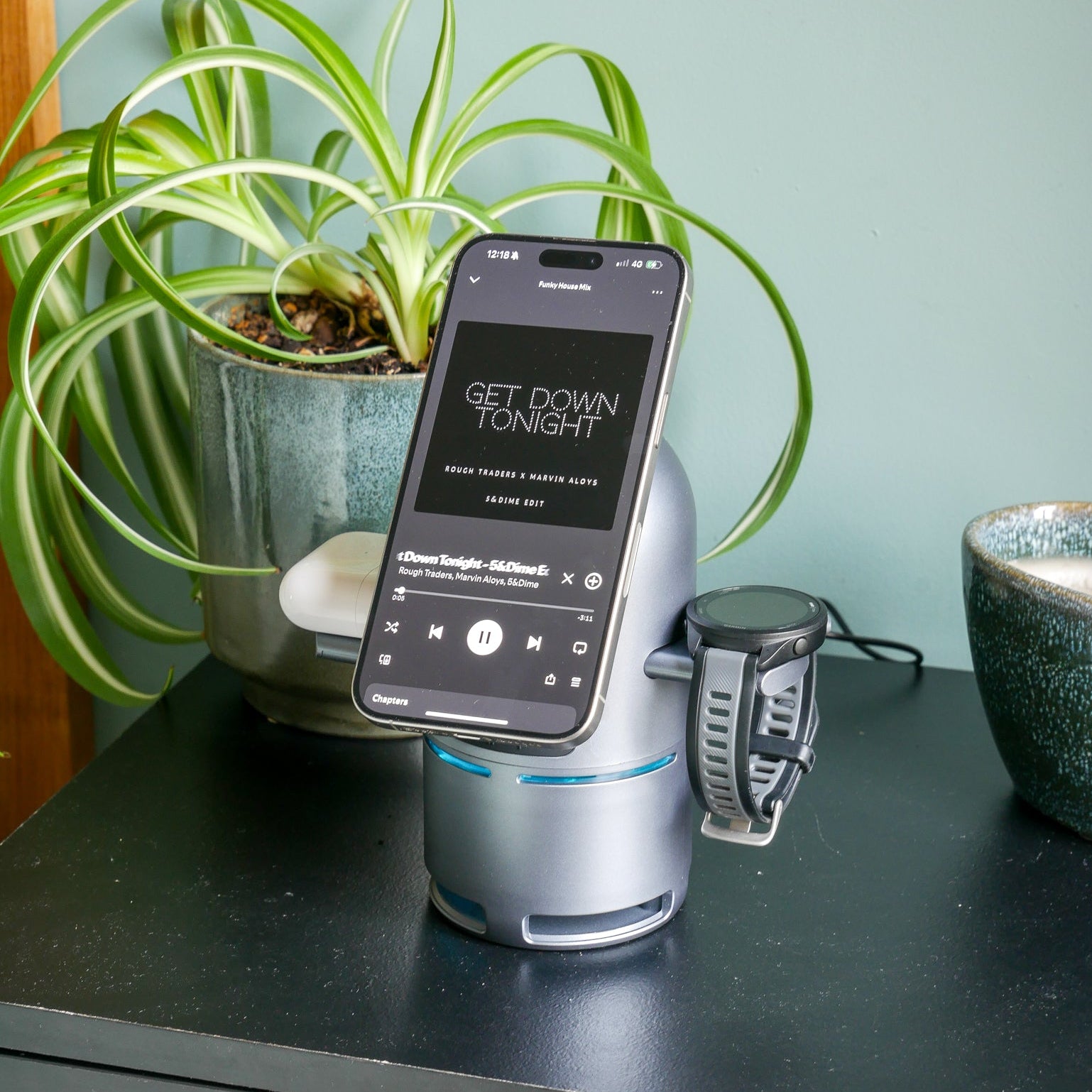 Twist & Play 3 in 1 Charging Station with Bluetooth Speaker