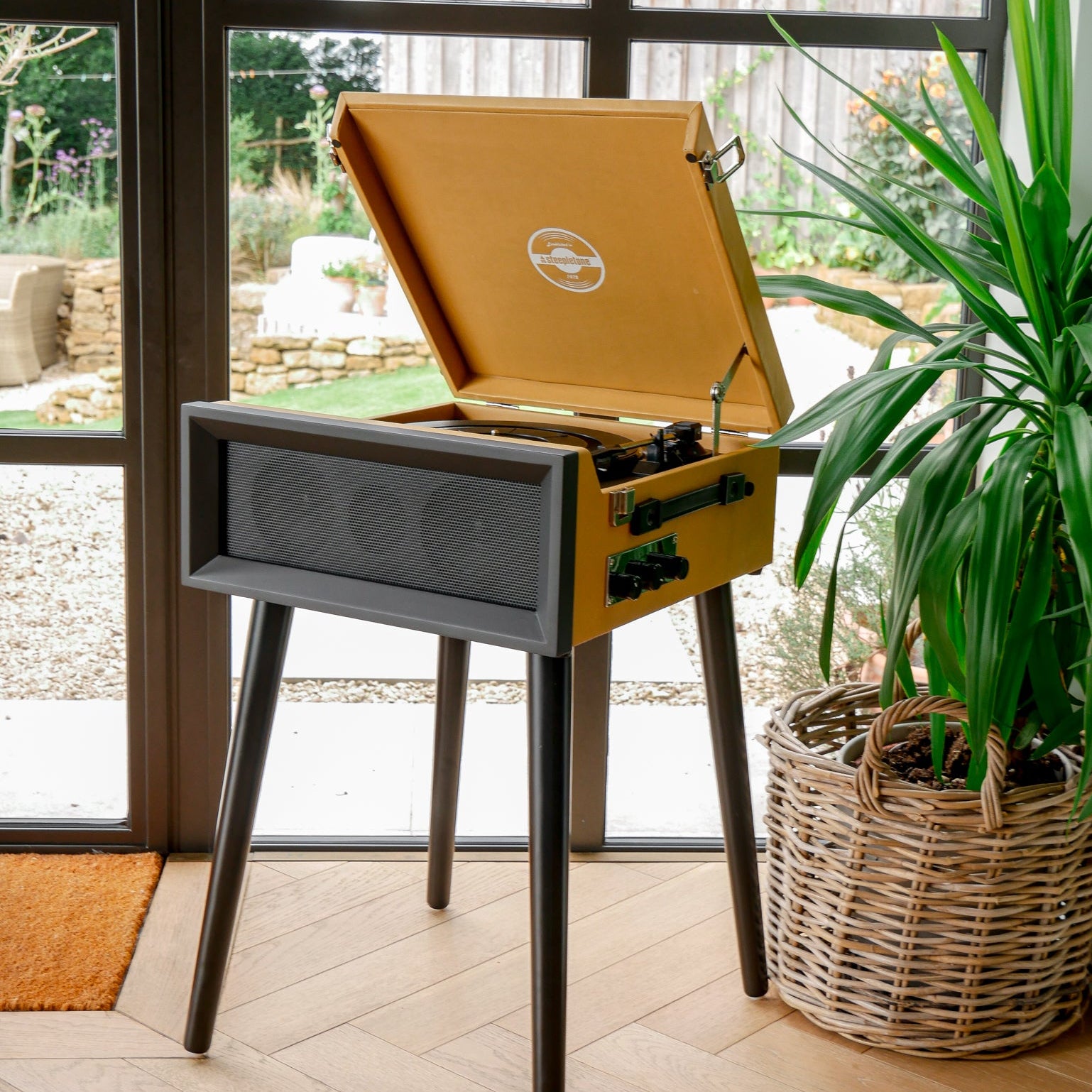 SRP1R XP Retro Record Player with Legs - Beige