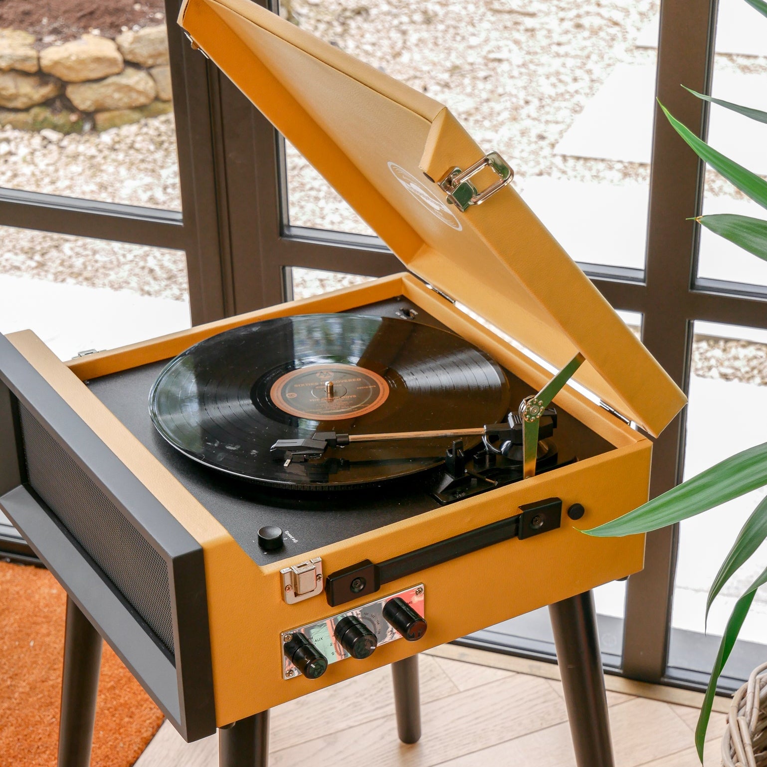 SRP1R XP Retro Record Player with Legs - Beige